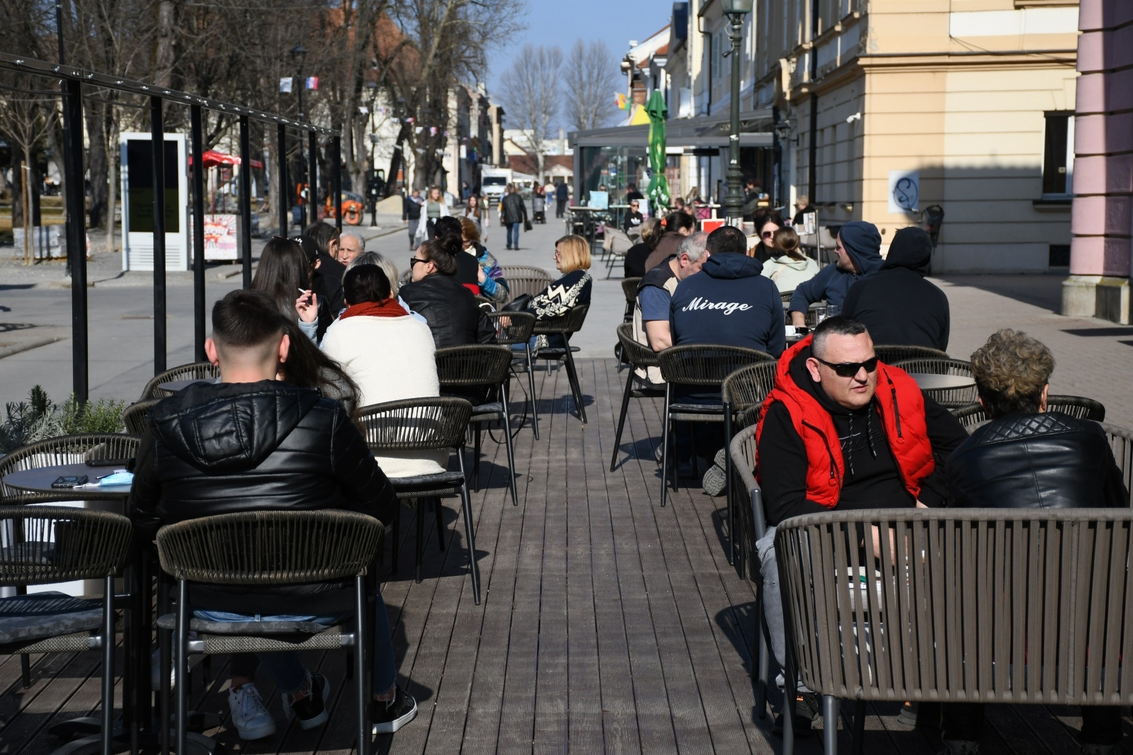 Danas u Hrvatskoj 1891 novozaraženi i 9327 testiranja. Umrlo 20 ljudi