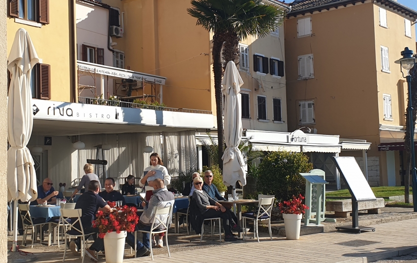 OD SUTRA NA SNAZI NOVE MJERE Ne zatvaraju se terase kafića i restorana 