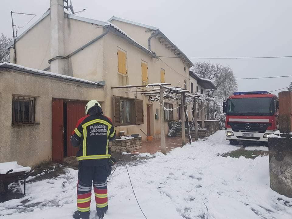 Umaški vatrogasci ugasili požar dimnjaka u selu Ćepić
