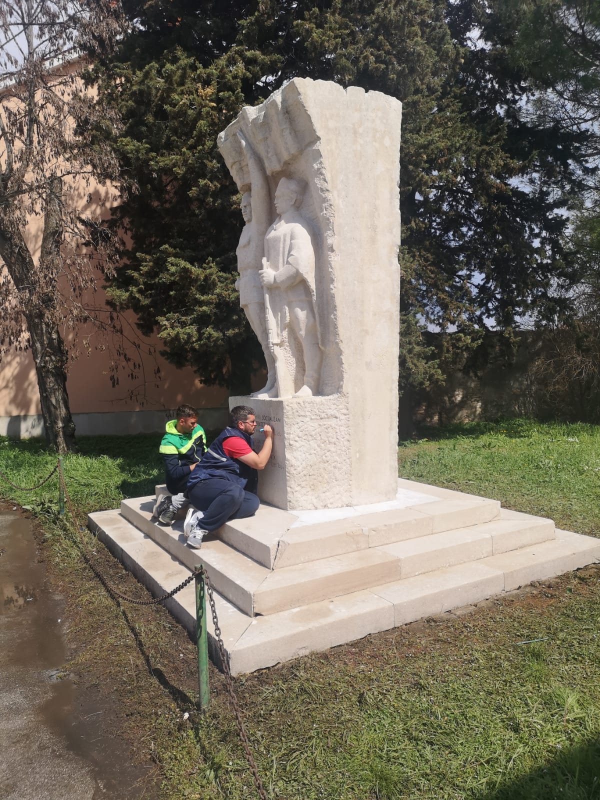Na Vodnjanštini započelo temeljito čišćenje spomenika stradalima u Drugom svjetskom ratu