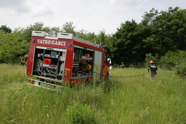U požaru kod Vižinade izgorio traktor i krov garaže