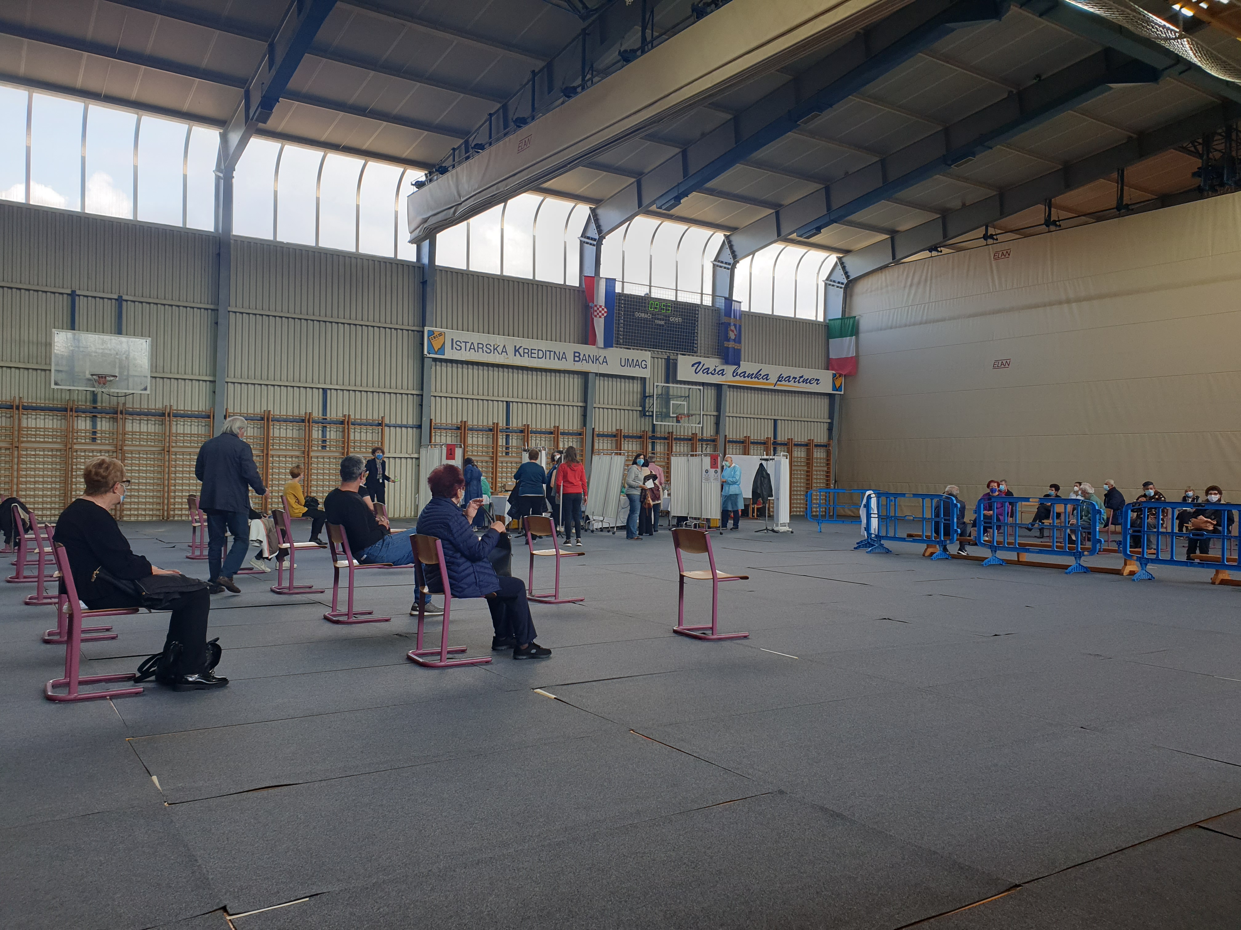 Cijepljenje kao po špagi ROVINJCI I DALJE PRISTIŽU U DVORANU VALBRUNA