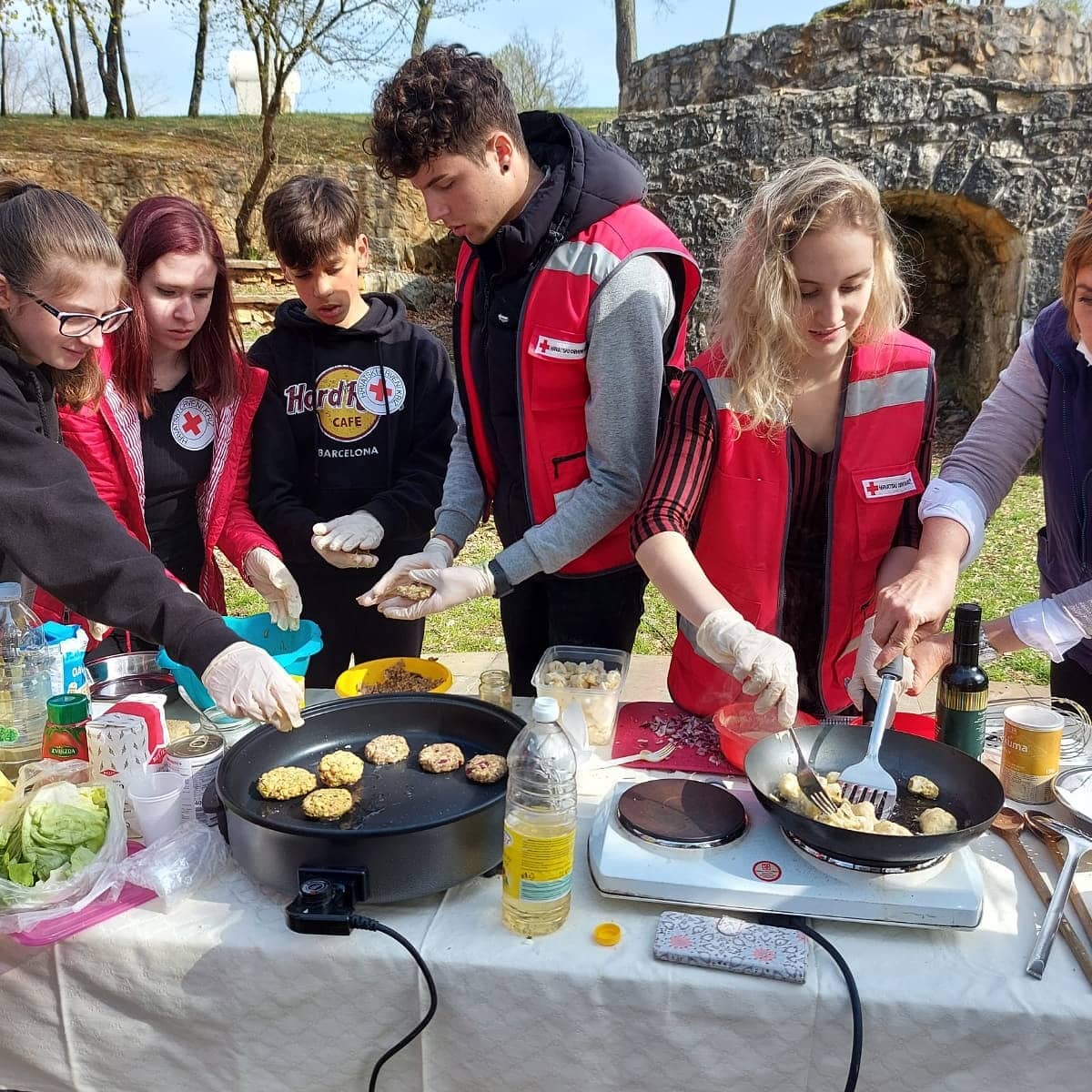 DAN PLANETA ZEMLJE Volonteri Kluba mladih Crvenog križa Labin pripremali ZELENI RUČAK