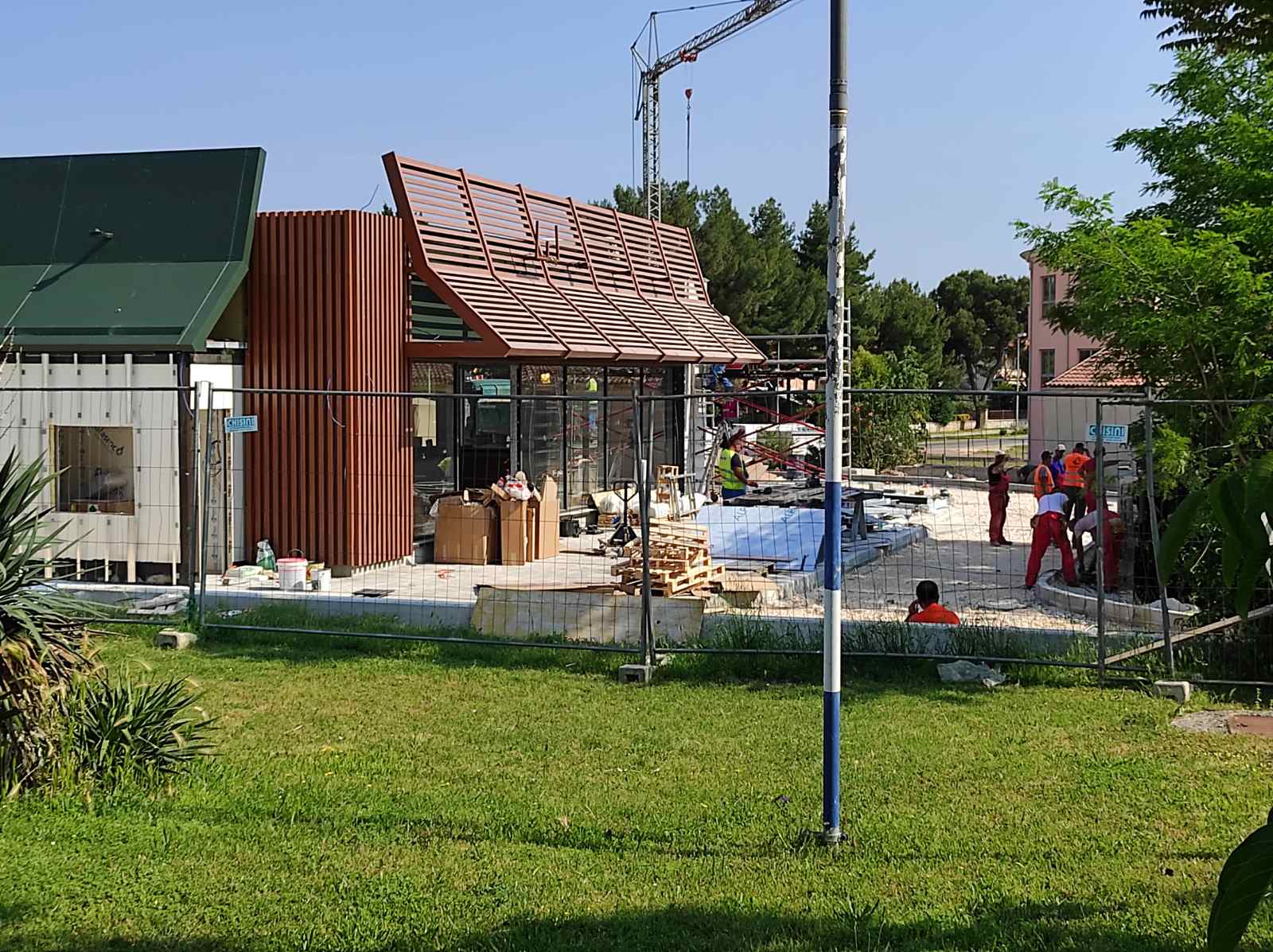 BLIŽI SE OTVORENJE Užurbano teku radovi na McDonald'su u Rovinju