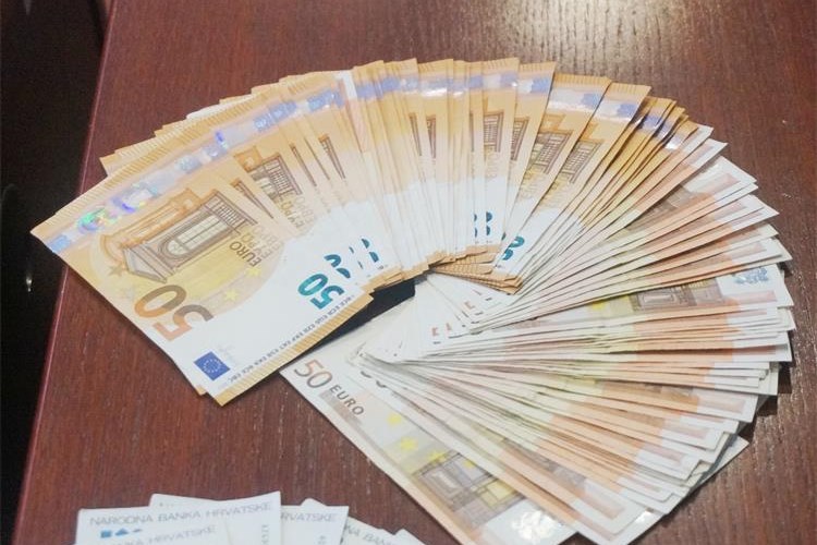 Iznuđivao novac pa pao u policijsku klopku TRAŽIO NEKOLIKO TISUĆA EURA ZA MOBITEL
