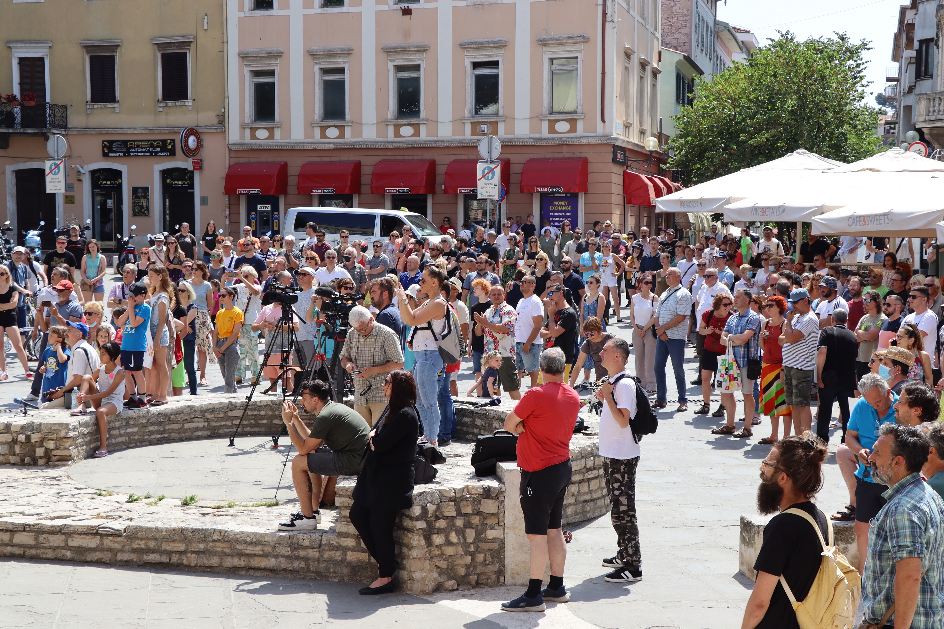 SKUP PODRŠKE NOVINARIMA GLASA ISTRE POD OTKAZOM U PULI  'Da smo htjeli prodavati uljepšanu stvarnost, radili bi u marketingu'