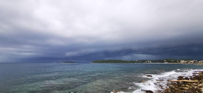 I danas mogući lokalni pljuskovi, a NA MORU NEVERINI
