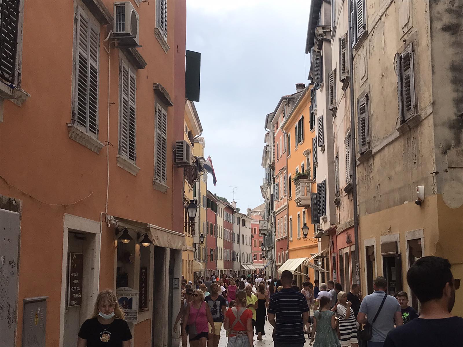 Covid testovi u Rovinju razotkrili VELIKI BROJ GOSTIJU NA CRNO