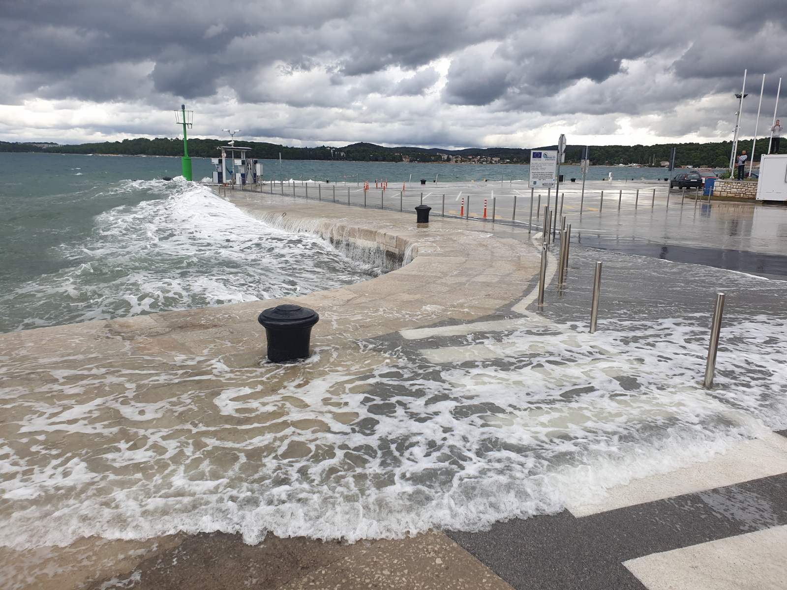 Sutra danju sunčano NAVEČER PONOVNO PORAST NAOBLAKE