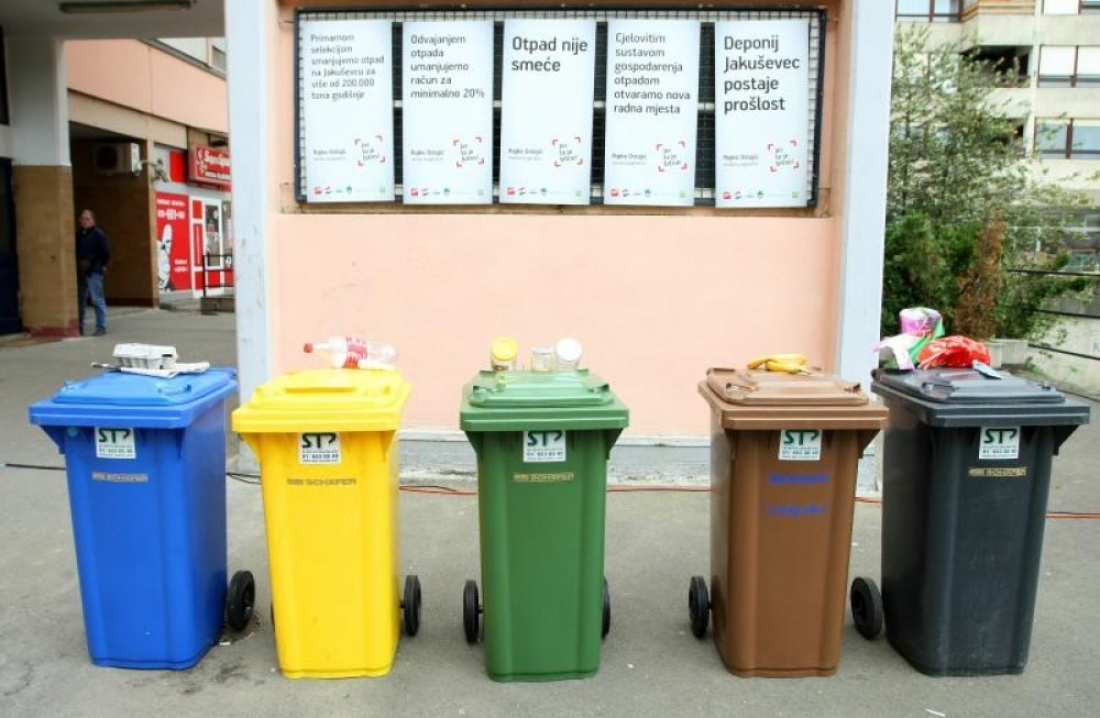 Pazin: Sutra kreće podjela spremnika za odvojeno prikupljanje papira i plastike