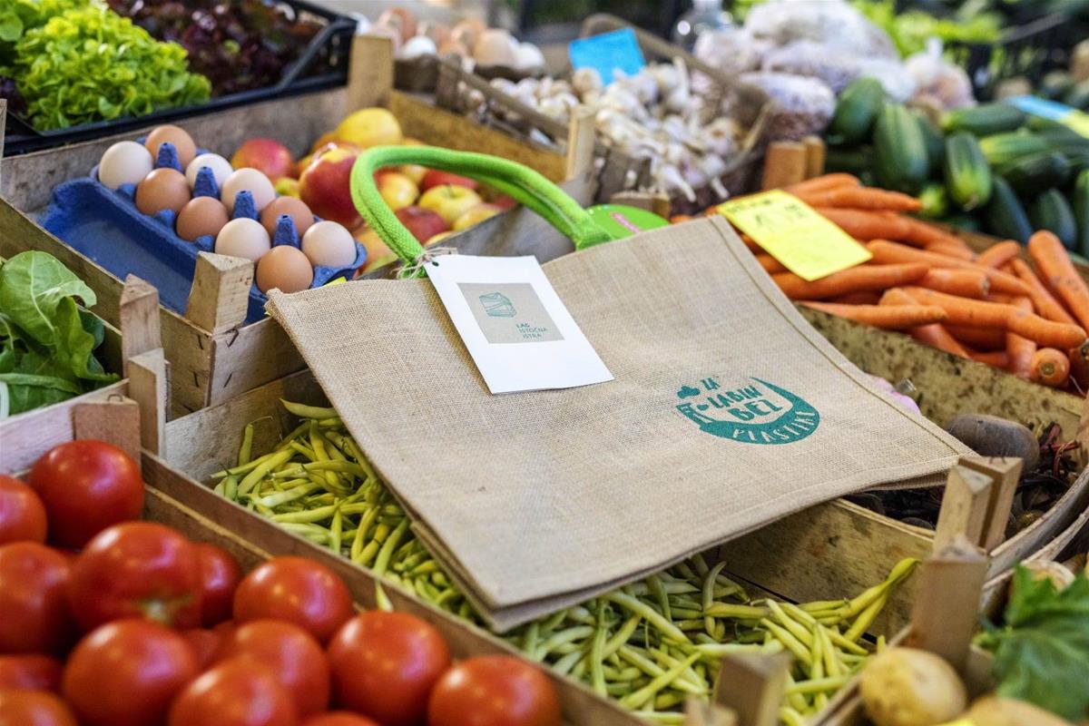 TRŽNICA BEZ PLASTIKE 'Zeleno' subotnje jutro na labinskom Markatu