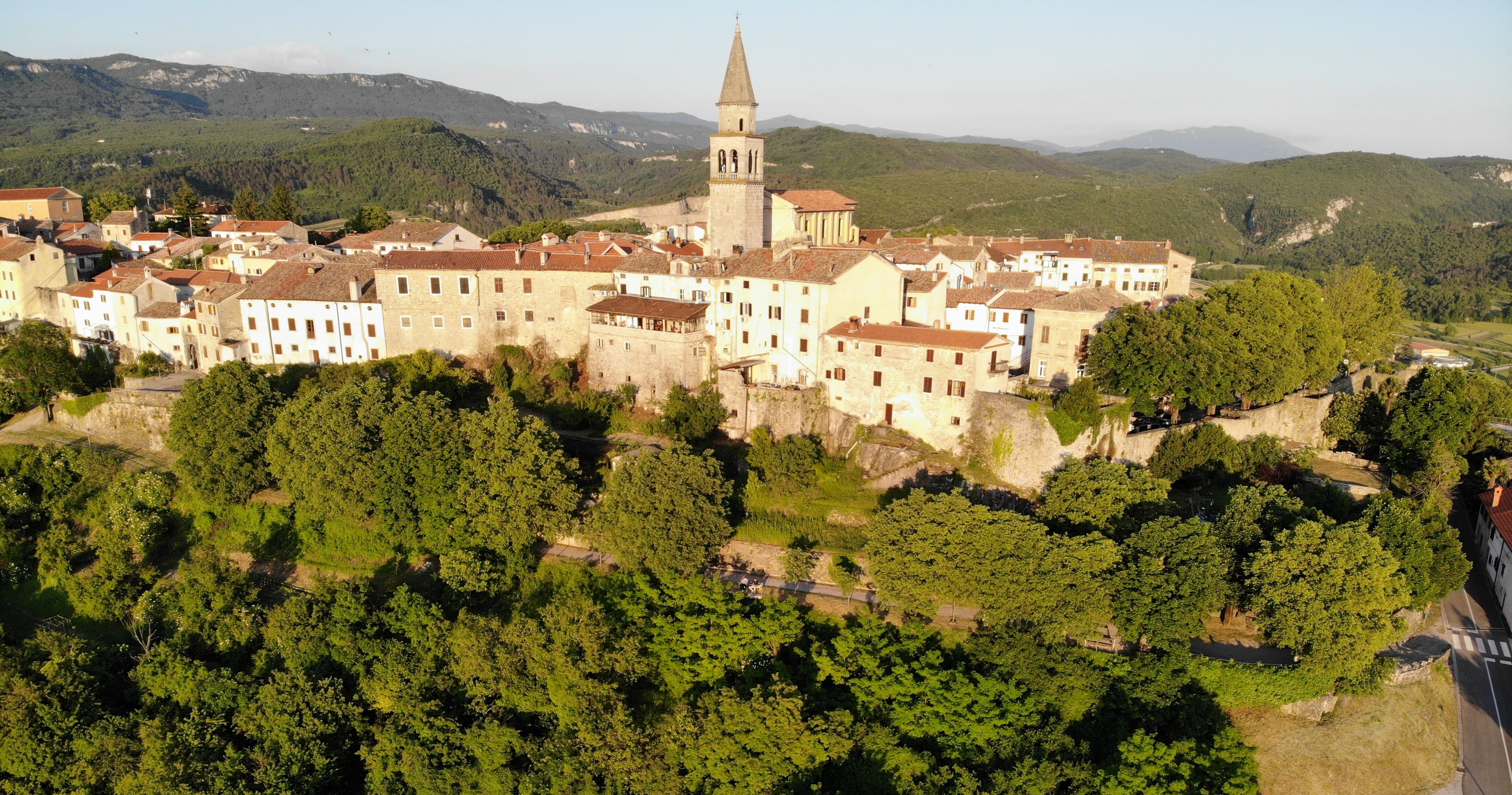 BUZET Otvoren Natječaj za učeničke i studentske stipendije