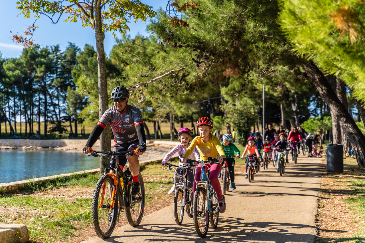 NOVIGRAD Dječja WONDER biciklijada okupila šezdesetak sudionika