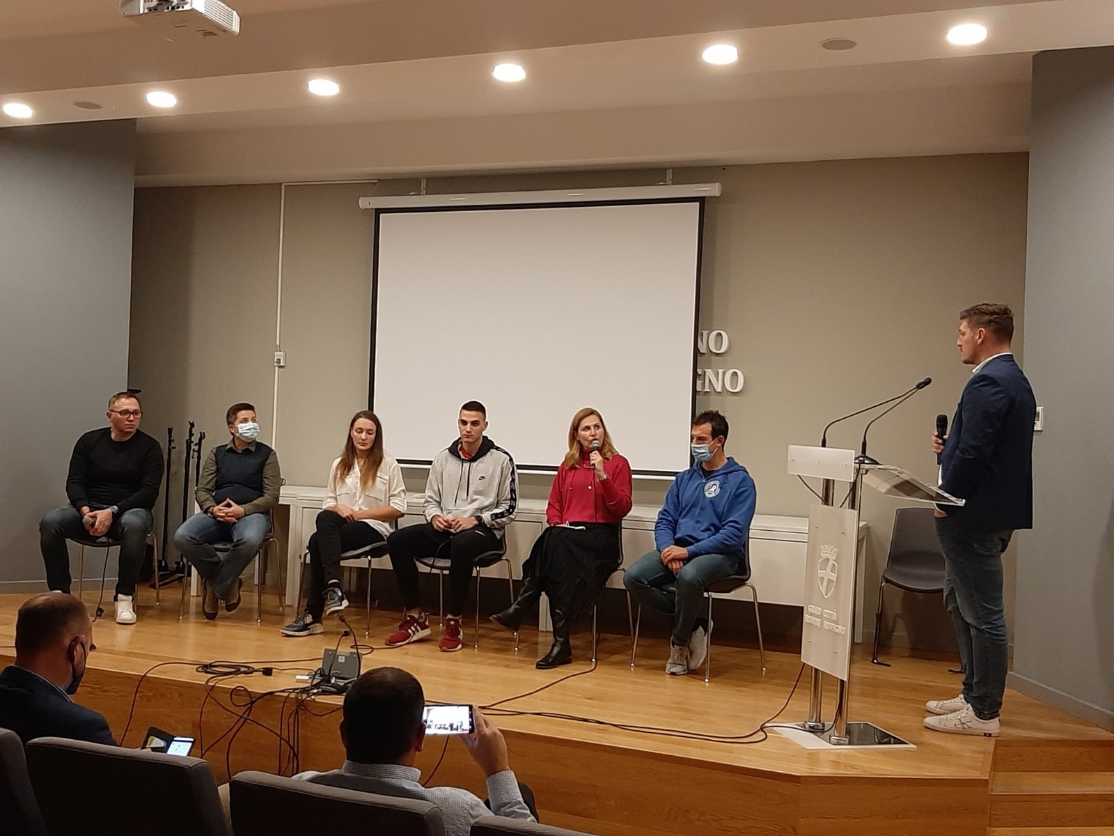 ZAŠTO MLADI NAPUŠTAJU SPORT? U Rovinju treneri, sportaši i psihologinja raspravljali o aktualnoj temi