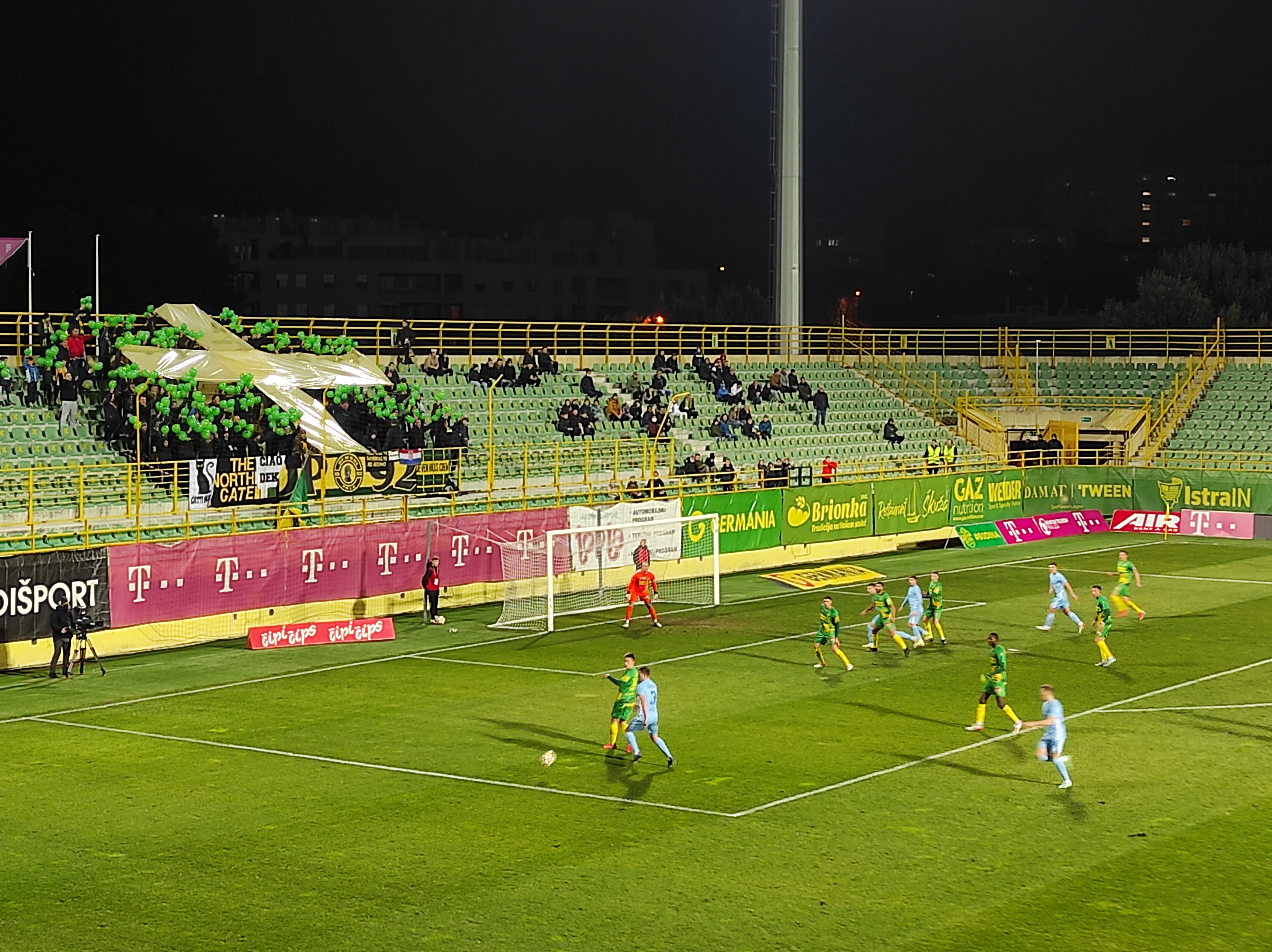 LUDA UTAKMICA NA DROSINI Tri crvena kartona i gol u posljednjoj sekundi za pobjedu Dinama