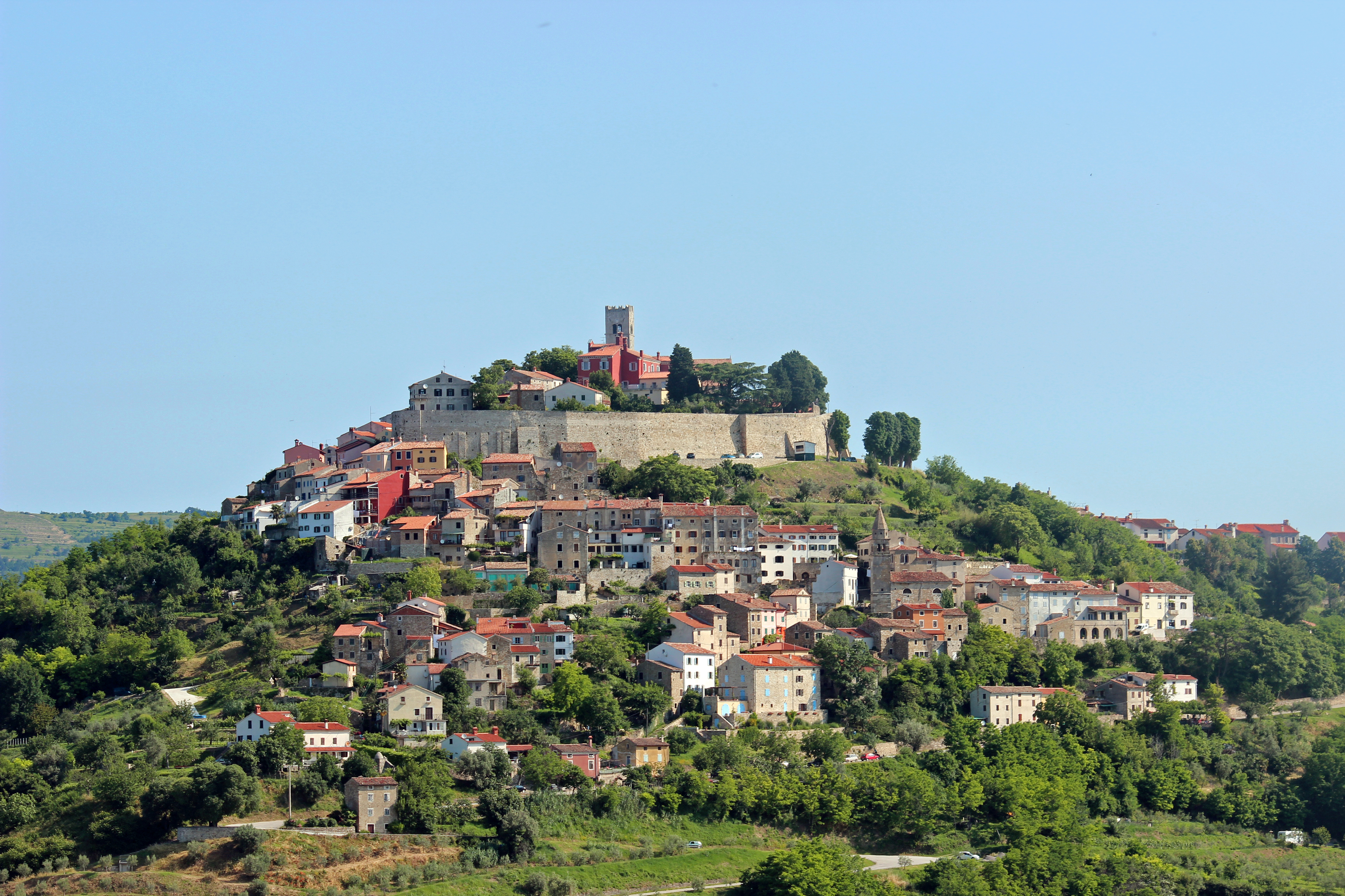 Utorak u znaku sunca i bure