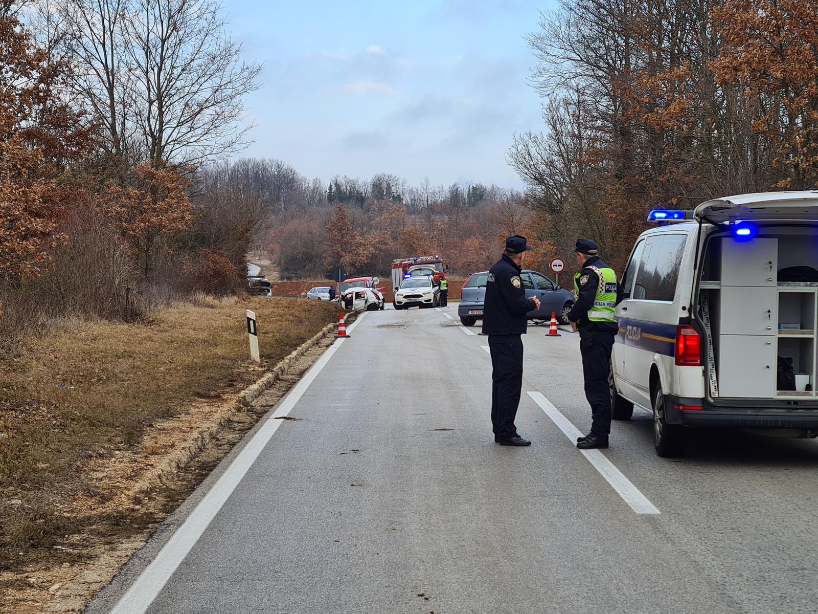 VIDEO: U strašnom trostrukom sudaru poginuo 21-godišnji mladić