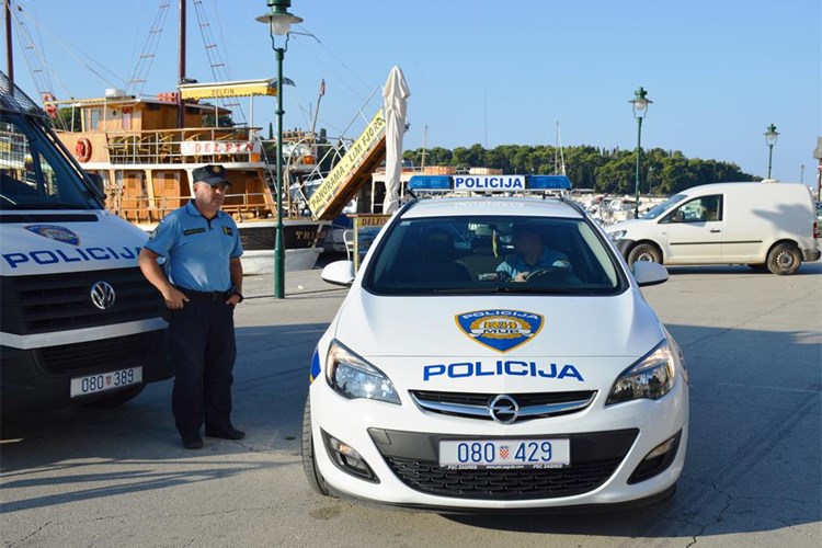 POJAČANA KONTROLA U ROVINJU Vozači nisu koristili pojas, a koristili su mobitel