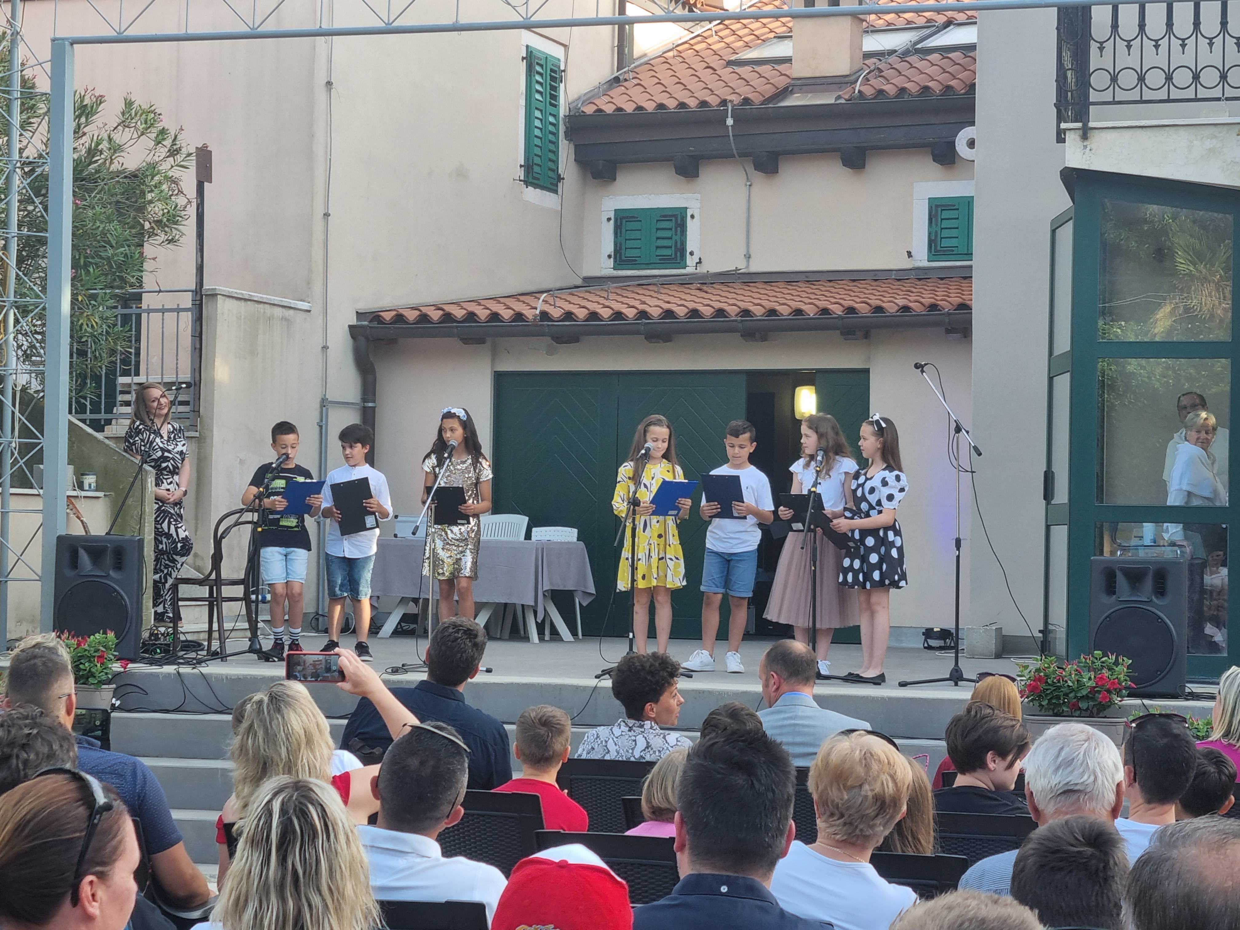 Nazorovci svečano predstavili projekt ROVINJSKE ŠTERNE, a djeca zaigrala ''Lov na šterne''