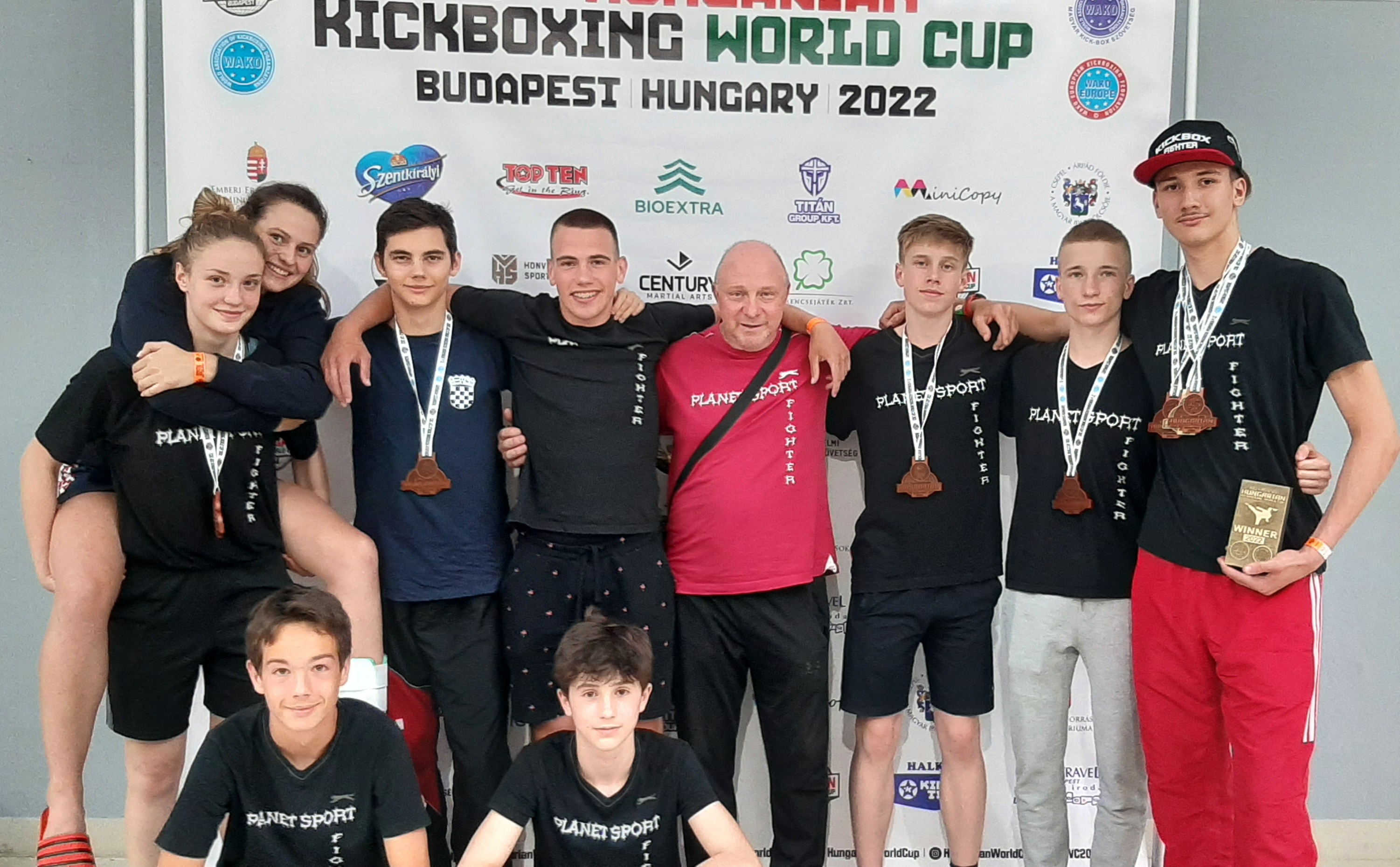SVJETSKI KICKBOXING KUP U BUDIMPEŠTI Veliki uspjeh pulskog KBK Planet Sporta – osvojili sedam medalja