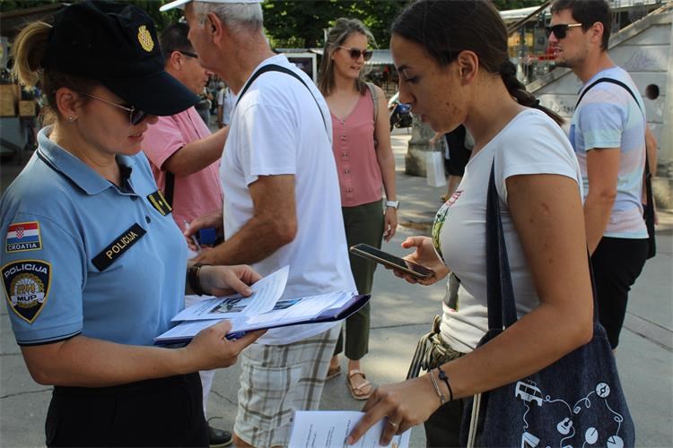 U PULI ODRŽAN EDUKATIVNI INFO PUNKT Prevencijom do suzbijanja zlouporabe opojnih droga