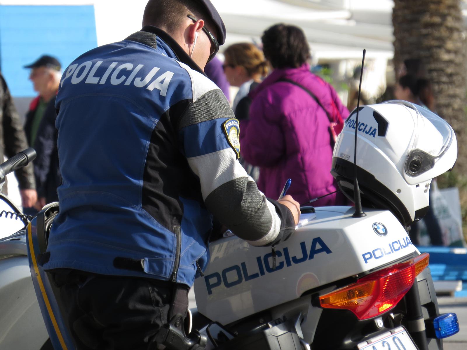 Plaćanje kazne za prometni prekršaj 'na ruke' policijskom službeniku ODLAZI U POVIJEST