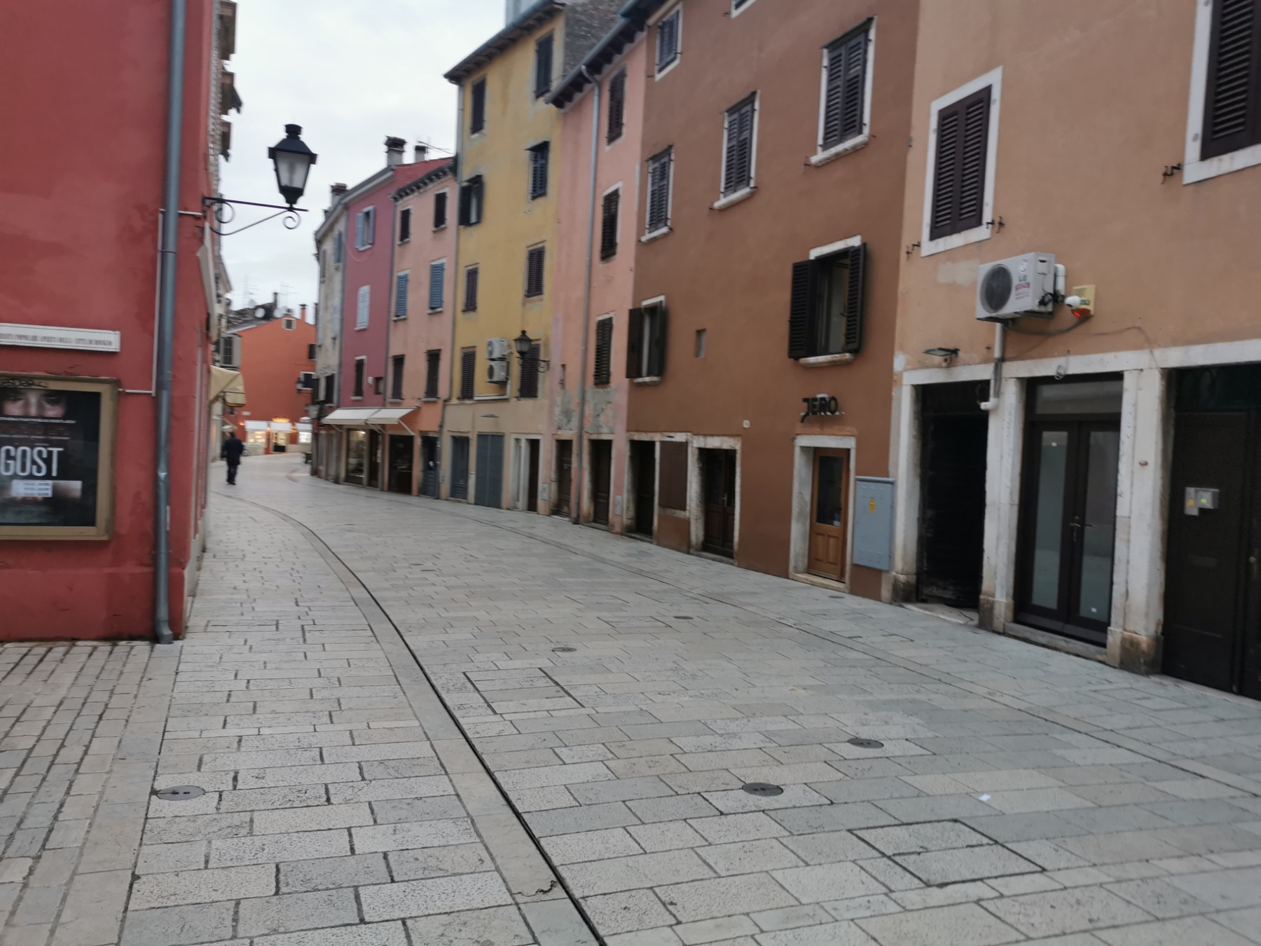 SUSJEDI OSJETILI SMRAD U stanu u Rovinju pronađen mrtav muškarac