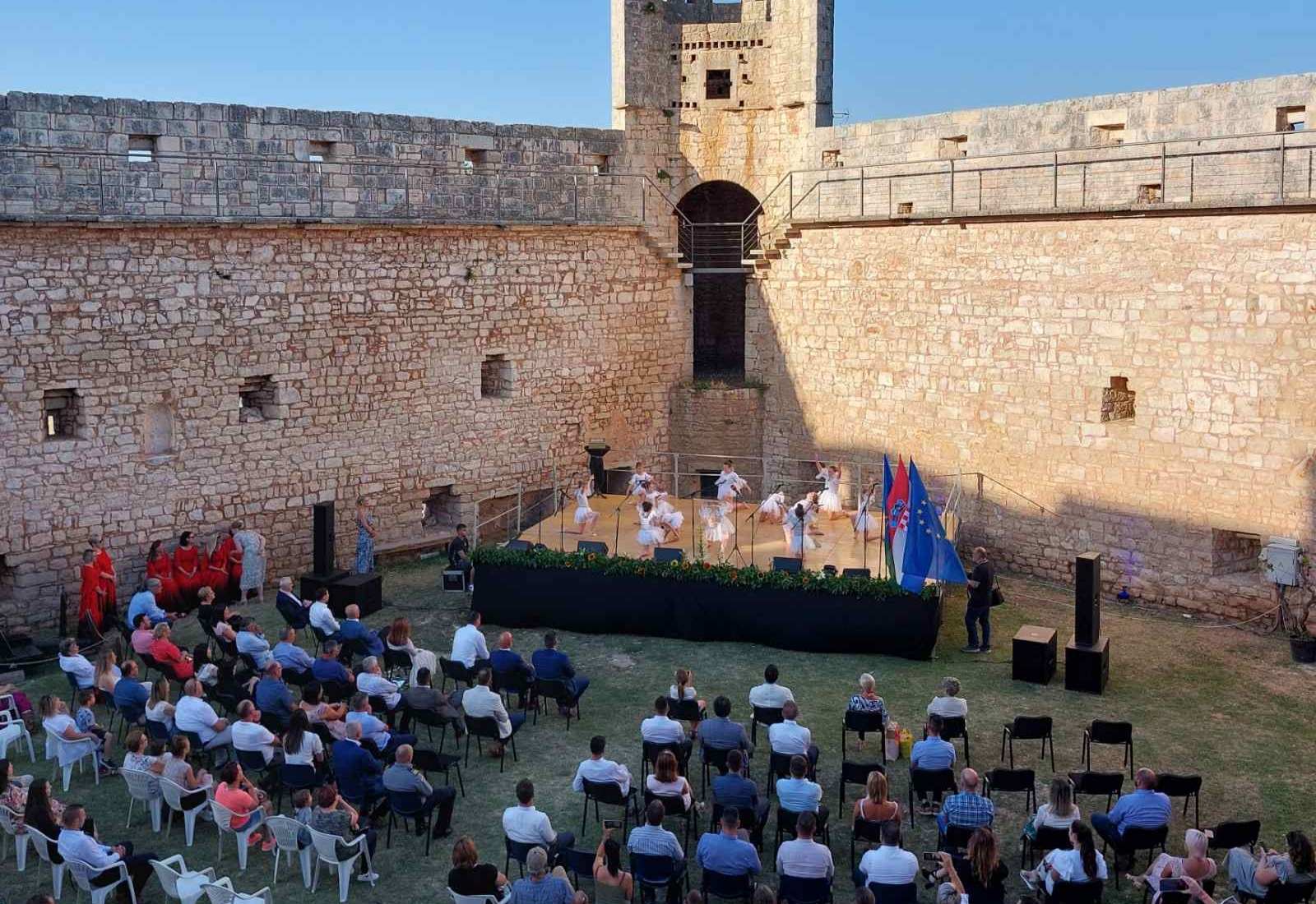 U prekrasnom kaštelu Morosini Grimani održana svečana sjednica općine Svetvinčenat
