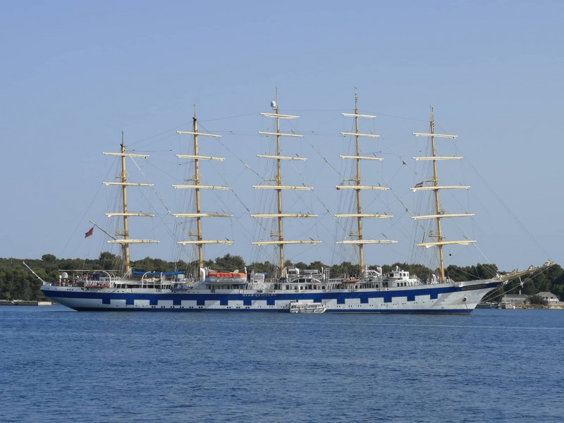Nakon Rovinja, u pulsku luku uplovio veličanstveni jedrenjak Royal Clipper
