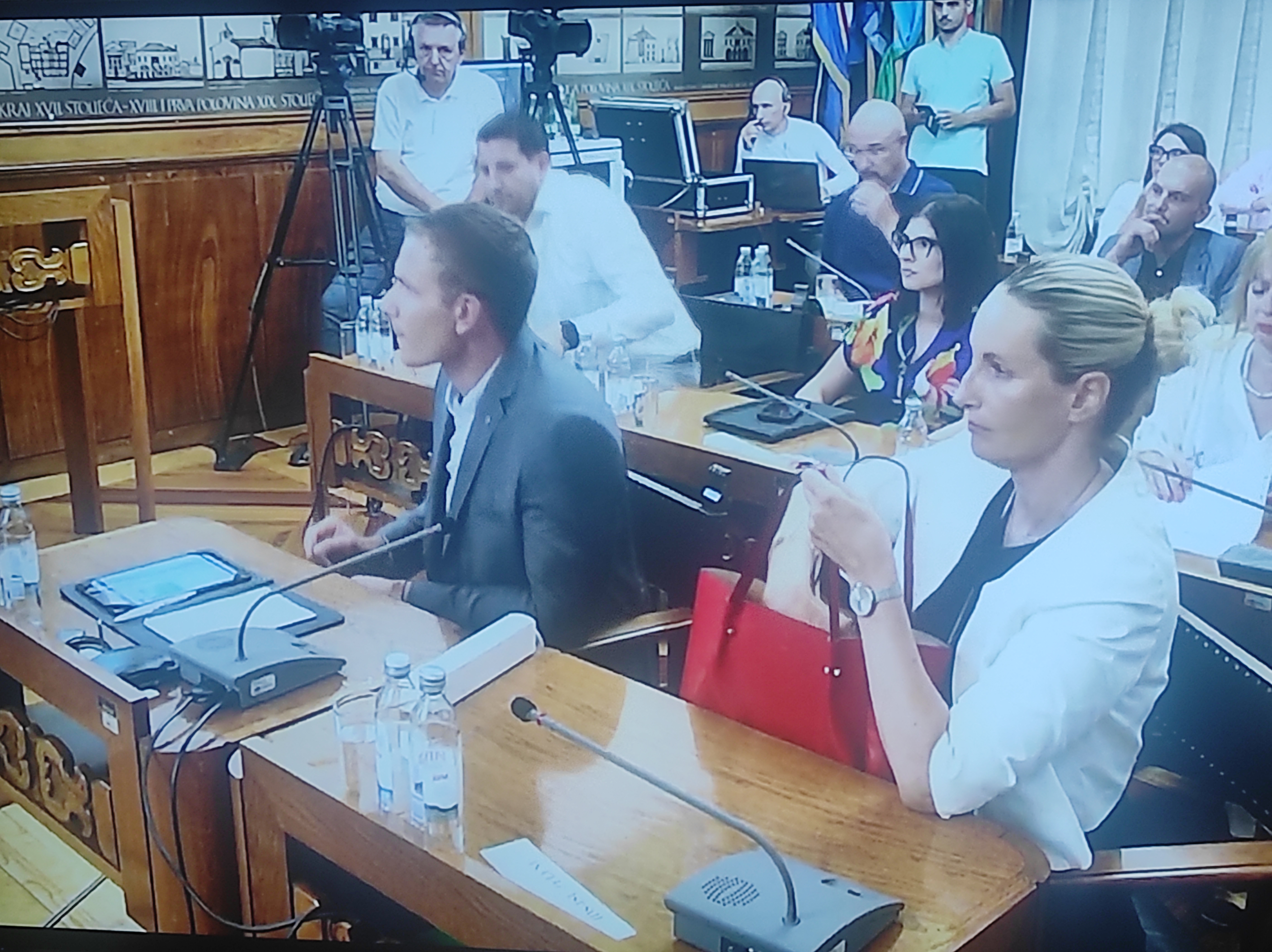 BURNO NA GRADSKOM VIJEĆU PULE IDS-ovci napustili sjednicu