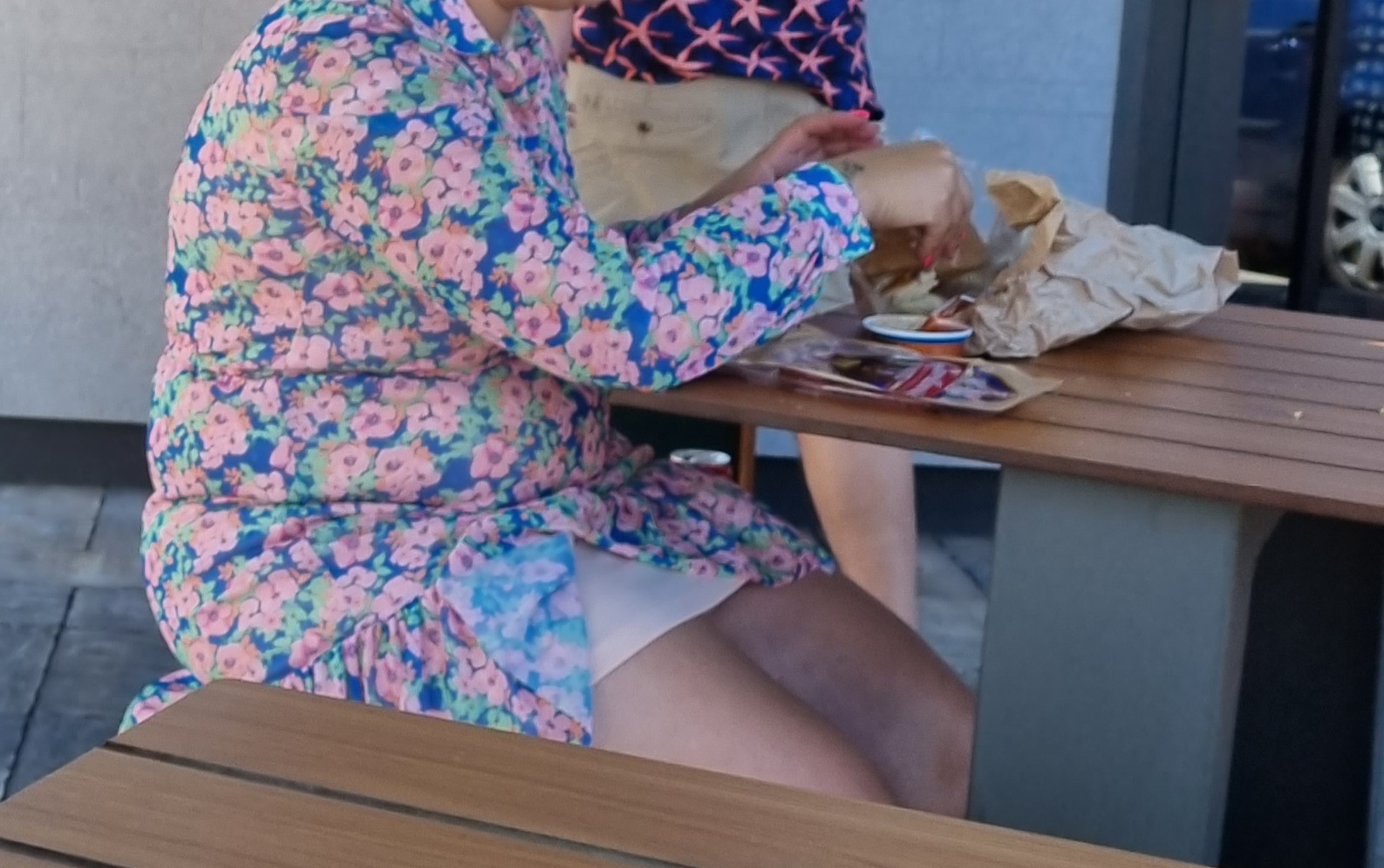 ROVINJ Turisti na terasi ugostiteljskog objekta mazali paštetu na kruh i radili sendviče sa zimskom