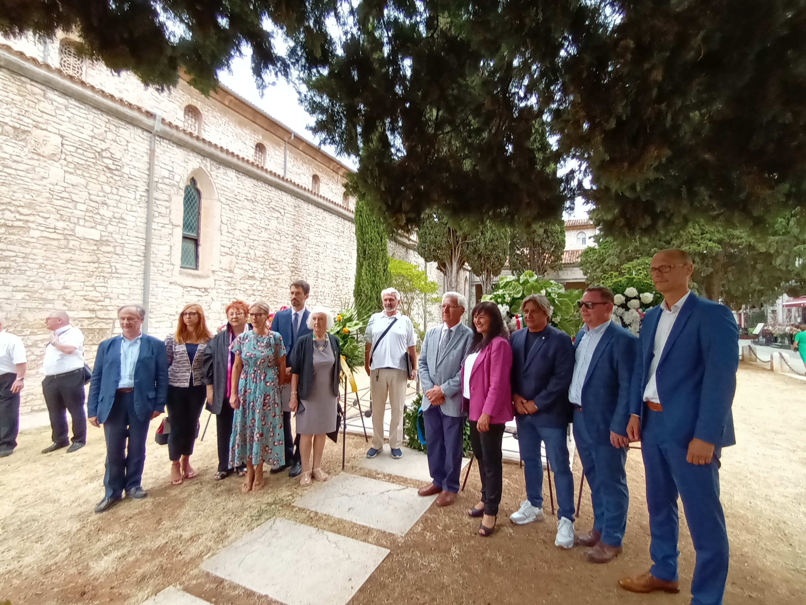 PULA Položeni vijenci u spomen žrtvama tragedije s kupališta Vergarola