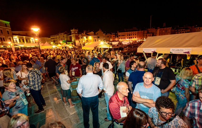 U Rovinju večeras tradicionalna fešta uz Festival vina