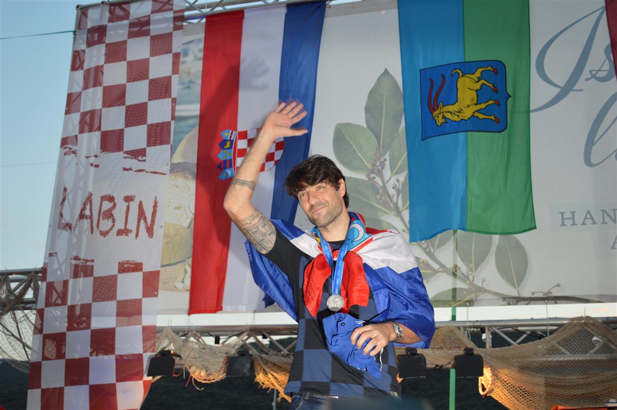 VEDRAN ĆORLUKA SE JAVIO IZ KATRA 'Hvala ti Vedrane u ime svih žena Labinštine!'