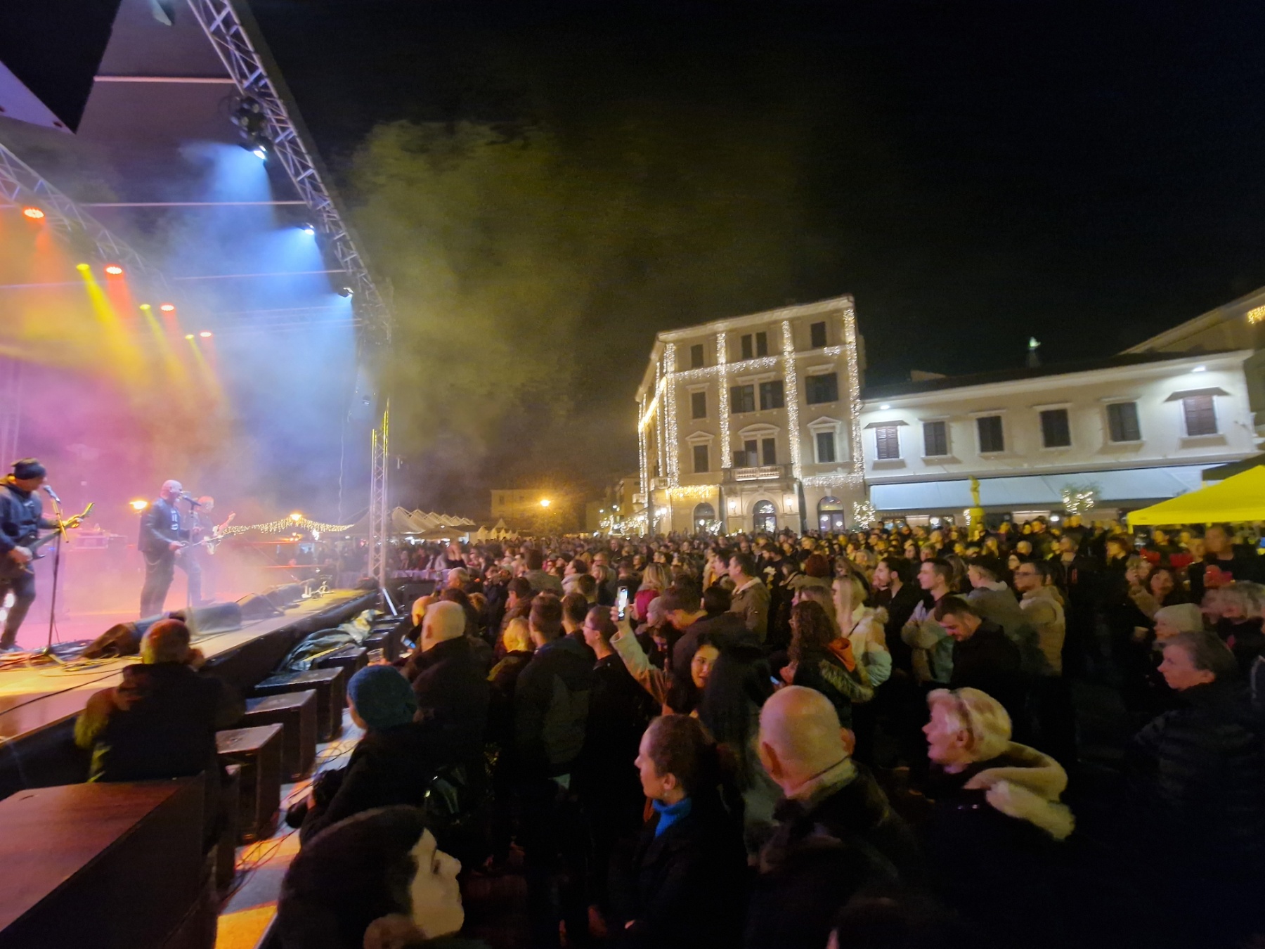 PRIVUKLI MNOGOBROJNU PUBLIKU Opća opasnost zagrijala atmosferu u Rovinju 