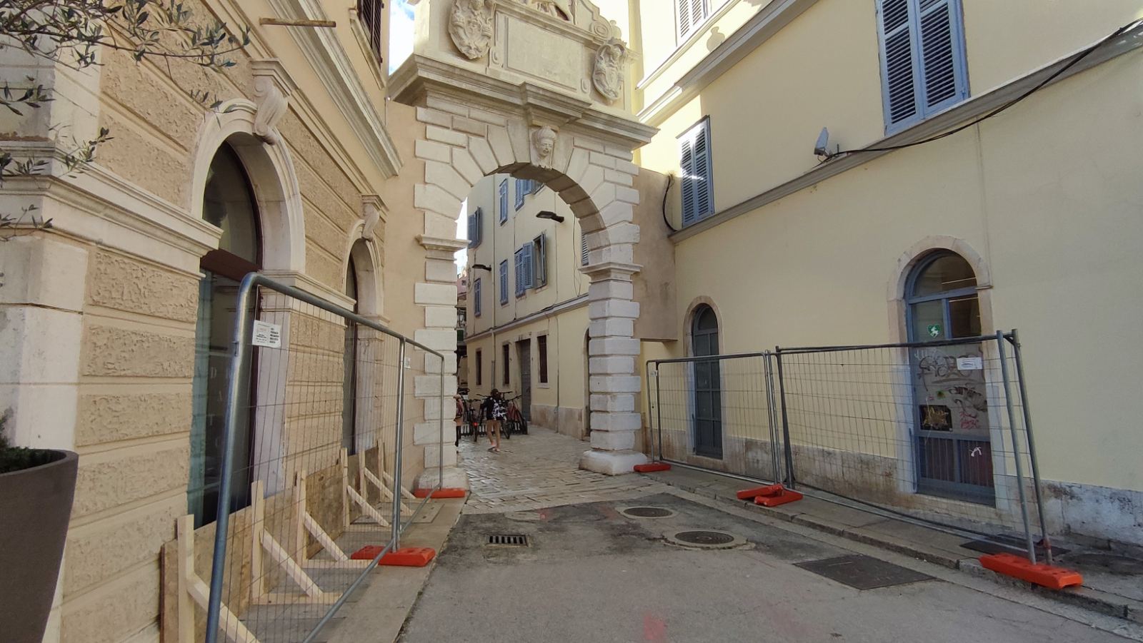 IMG 5ea7002d97c90f1e51945cb1fff18339 V