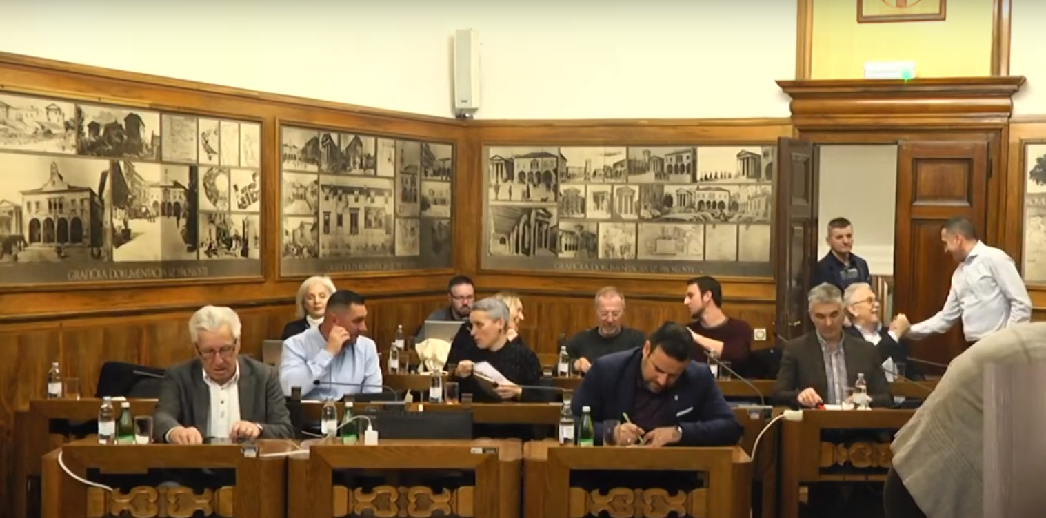 Možemo! Pula: Biramo i branimo ravnopravnost! OSVRT NA SMANJENJE BROJA ŽENA U GRADSKOM VIJEĆU