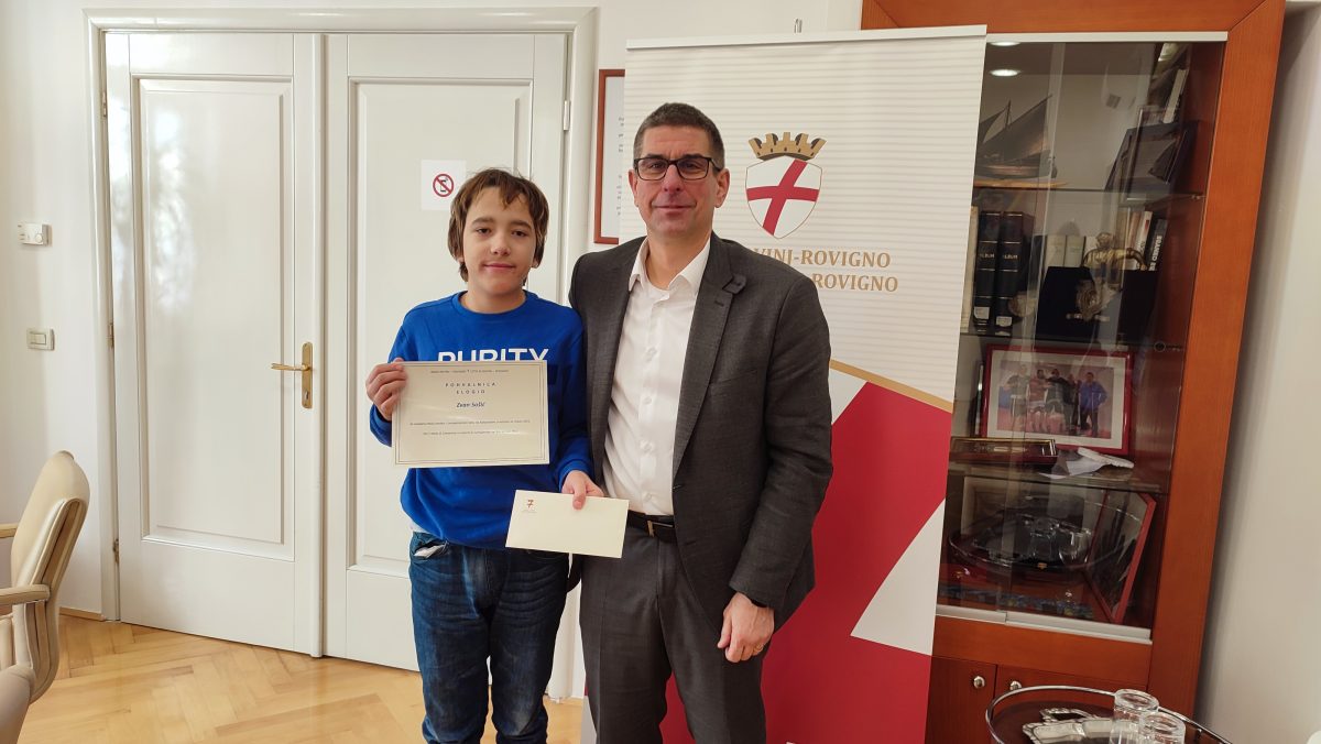 BALKANSKI PRVAK U ŠAHU Gradonačelnik Rovinja upriličio prijem za mladog rovinjskog šahistu Zvana Sošića