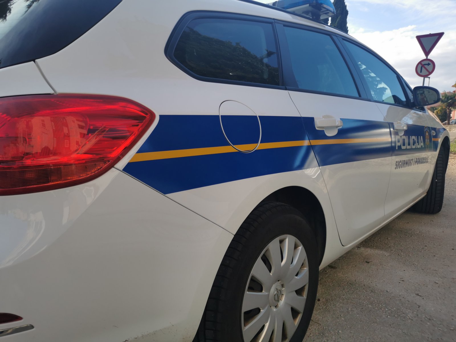 PULA ZAVIJENA U CRNO Pronađeno tijelo 15-godišnje cure 