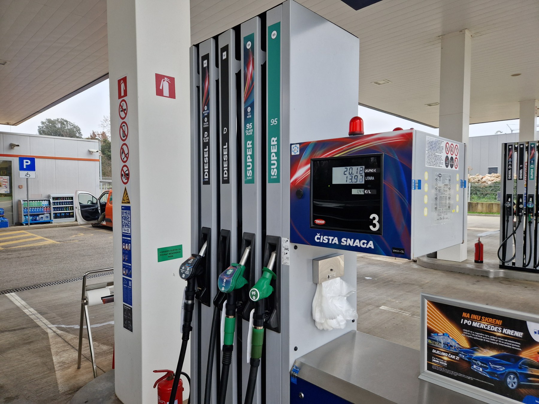 Za građane od danas skuplje gorivo 2 centa po litri