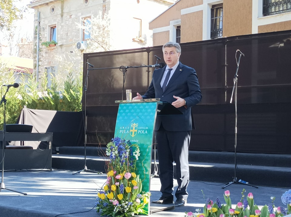 PREMIJER PLENKOVIĆ IZ PULE ''Sva imenovanja stoje kod predsjednika, to su primjeri da javnost vidi gdje je problem''