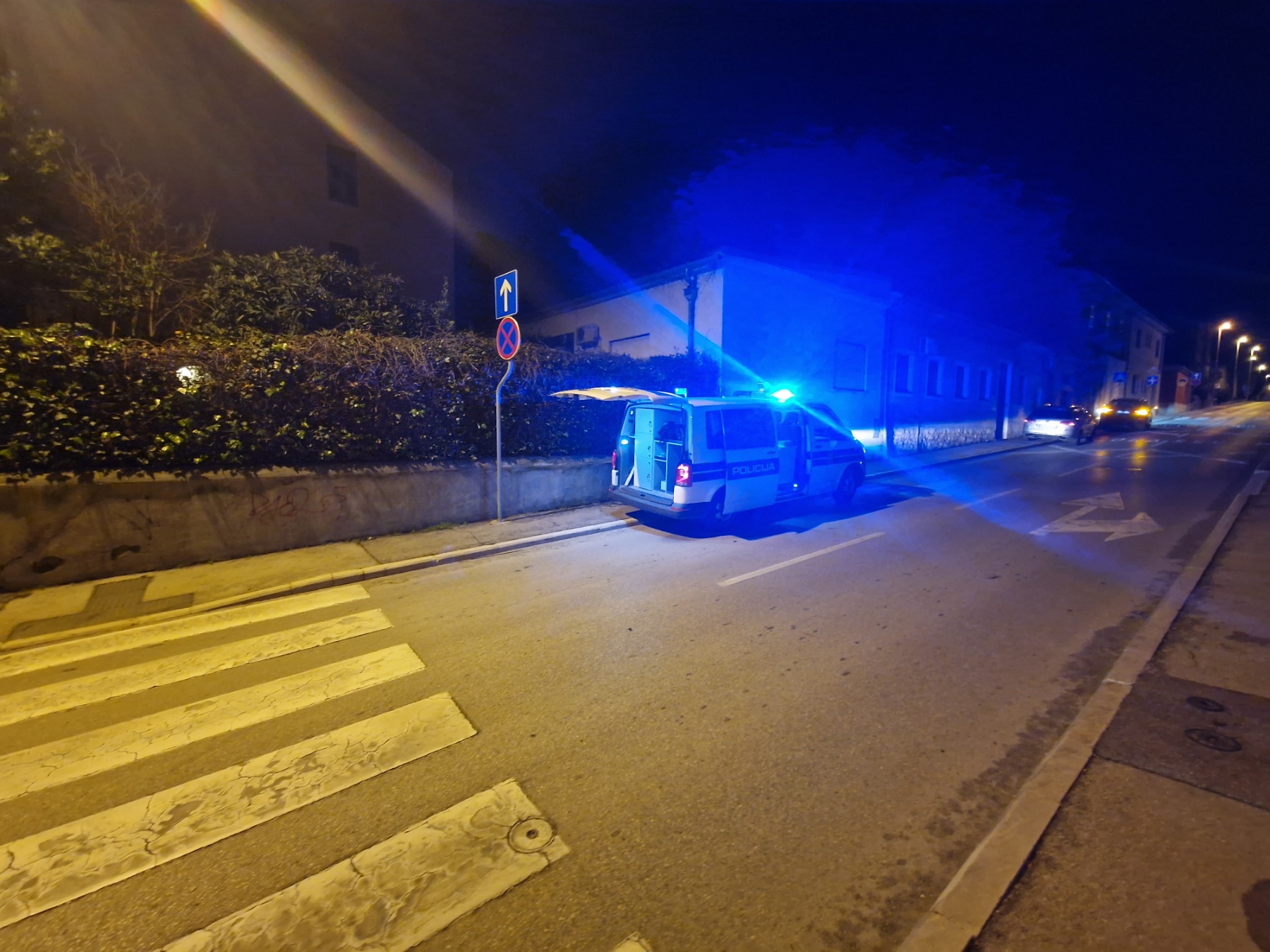 Pulom vozio pijan pa zadržan u policiji, njegov suvozač uhvaćen s drogom