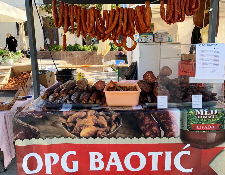 Slavonske delicije sve do petka na tržnici u Puli