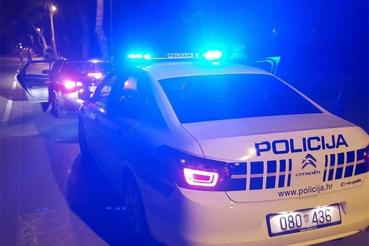 Čabrunići: Muškarac vozio s više od 1,5 promila i bez položenog vozačkog