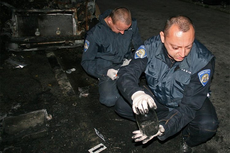 Maloljetniku u Puli netko je zapalio motocikl? U POTPUNOSTI IZGORIO!
