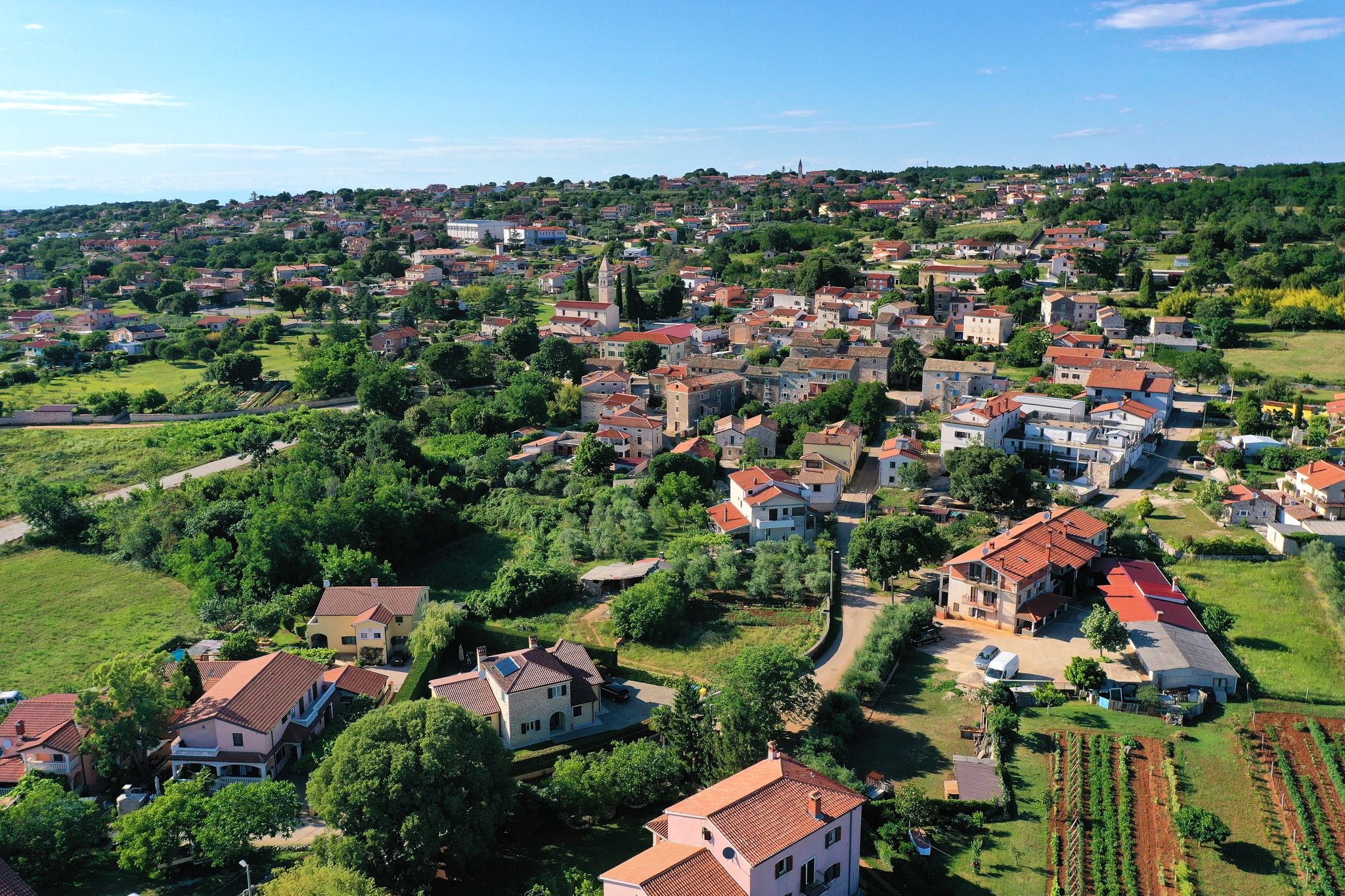 Općina Kaštelir-Labinci ograničila gradnju ravnih krovova i traži više zelenih površina