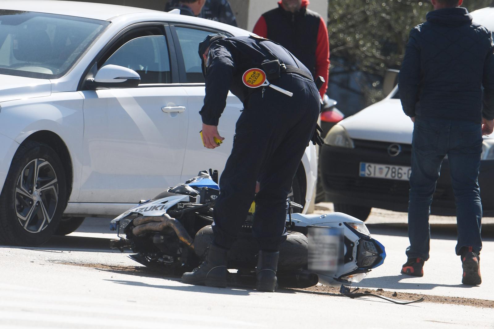 SUDAR MOTOCIKALA Kod Buzeta teže ozlijeđen motociklist