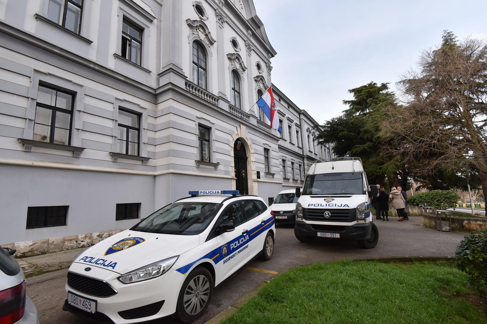 Unatoč zabrani i dalje uznemiravao izvanbračnu suprugu pa završio iza rešetaka