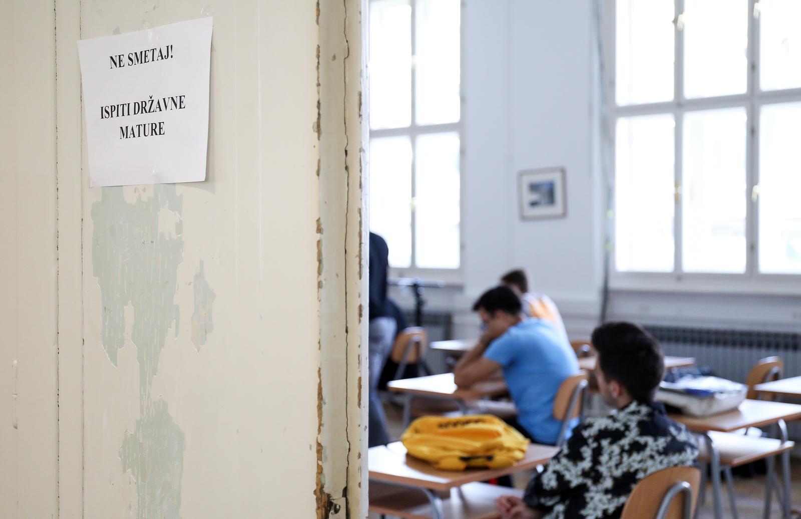 POČINJE DRŽAVNA MATURA Prvi na redu ispiti iz materinskih jezika nacionalnih manjina