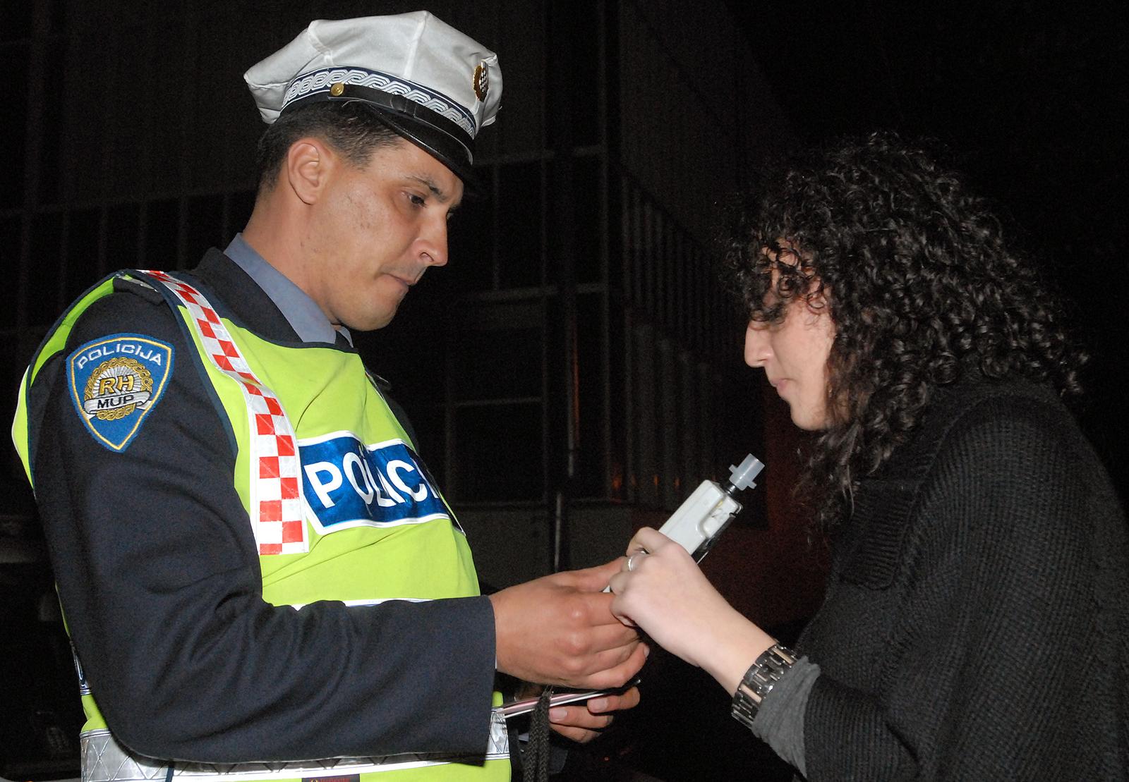 Policija u Rovinju večeras pojačano kontrolira vozače - najavili testiranja na alkohol i droge